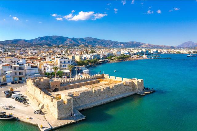 Ierapetra by Rental Car: Routes, Parking and Pickup Tips